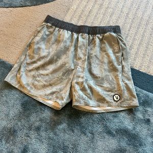 Viori Cape Shorts Grey size Medium Men Camo